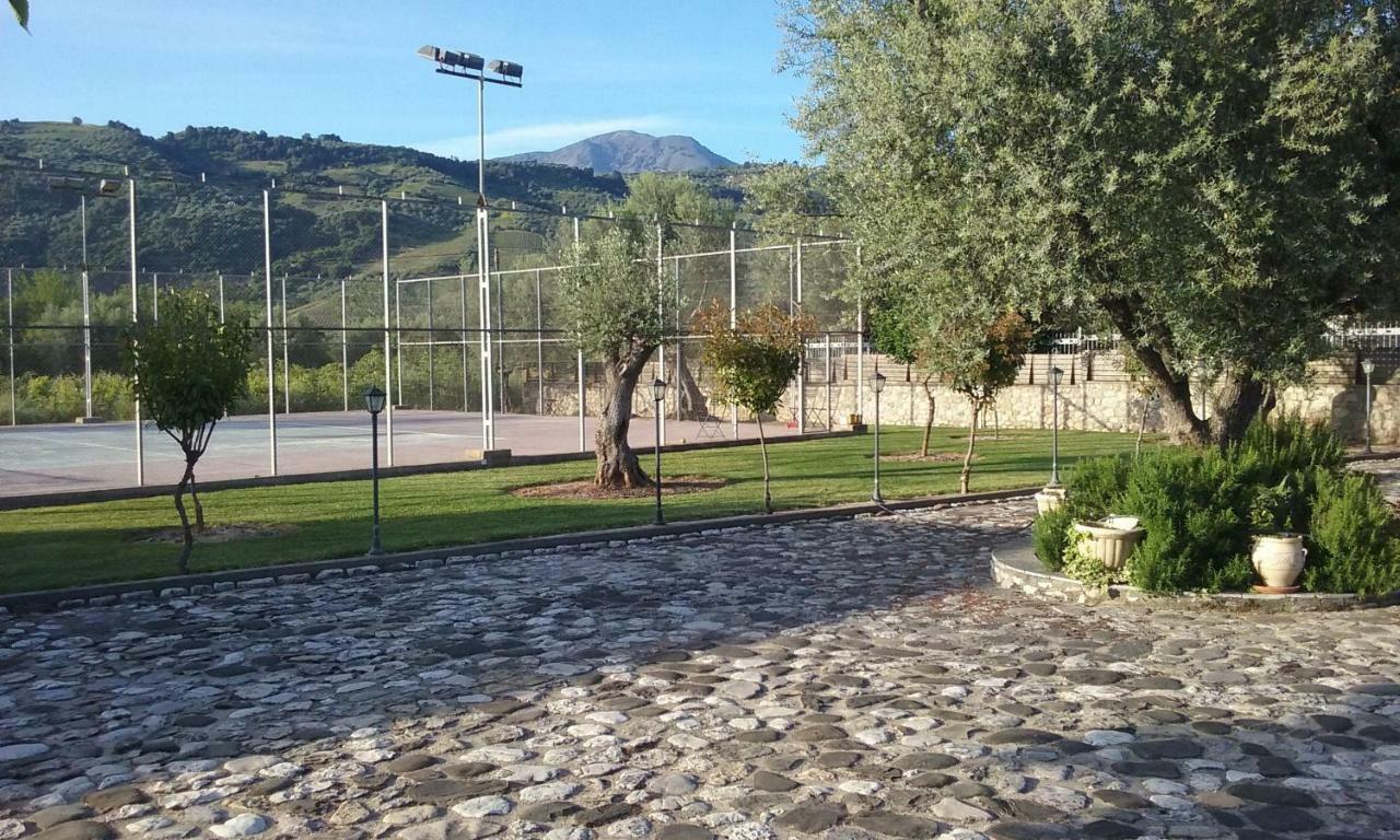 Studio With Tenis Court And Mini Basket Apartamento Égio Exterior foto
